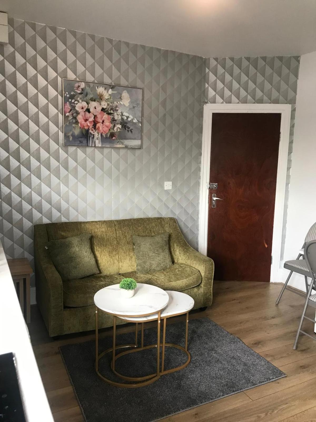 Aspire 1 Bedroom, 3 Single Beds Bristol Exterior photo
