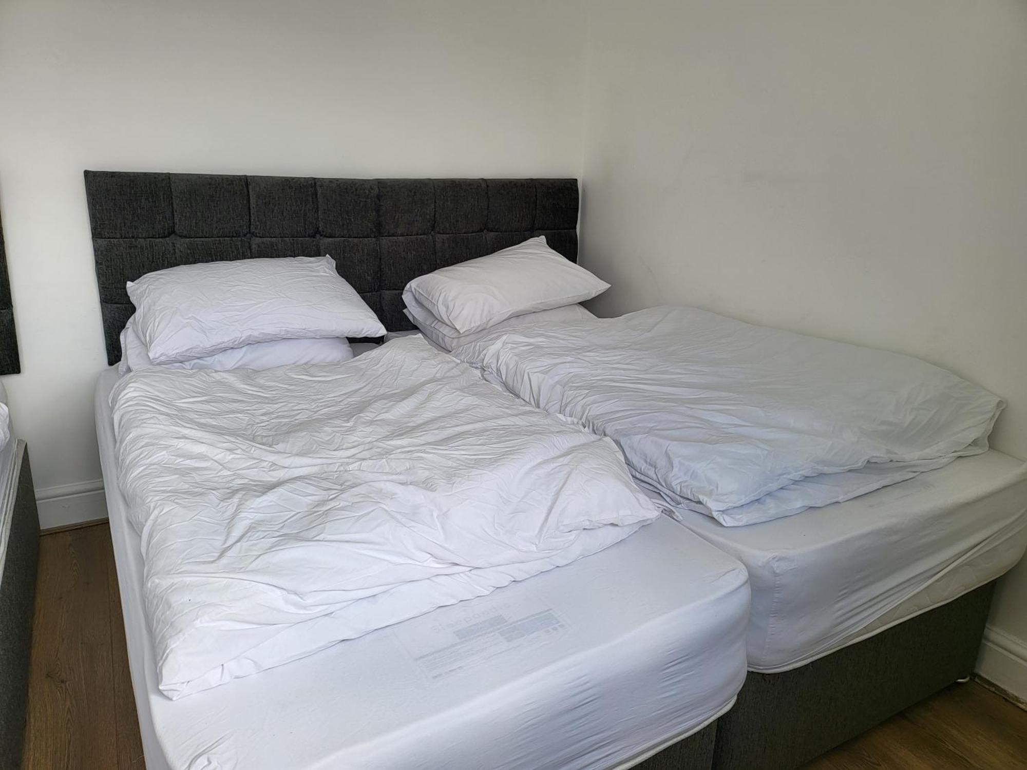 Aspire 1 Bedroom, 3 Single Beds Bristol Exterior photo